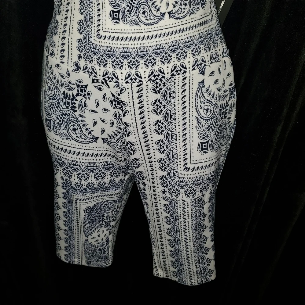 Fashion Nova white and blue bandana pattern high waist biker shorts Women Size S - Picture 2 of 3